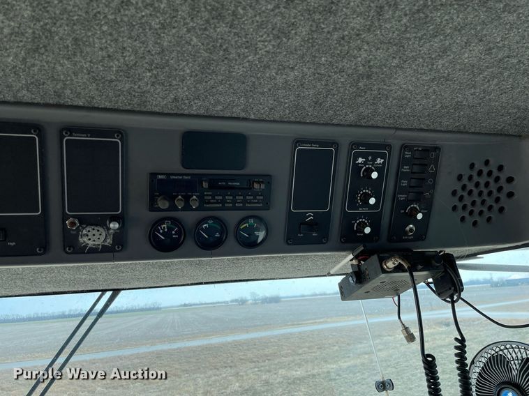 image for item MY9133 1995 Gleaner R-62  RWA combine