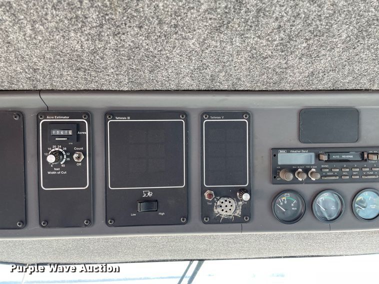 image for item MY9133 1995 Gleaner R-62  RWA combine