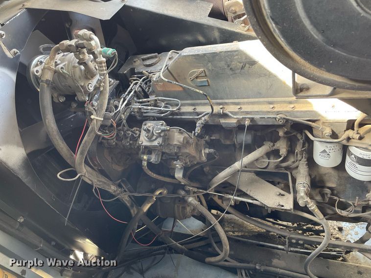 image for item MY9133 1995 Gleaner R-62  RWA combine