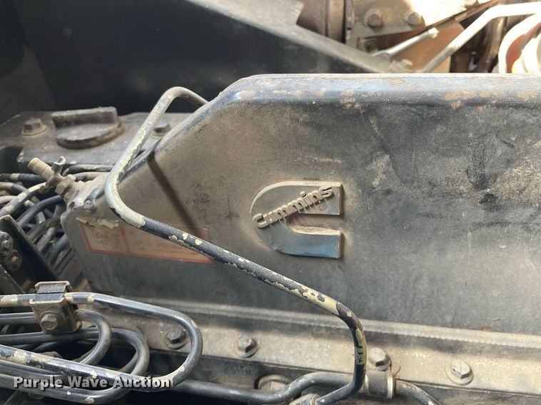 image for item MY9133 1995 Gleaner R-62  RWA combine