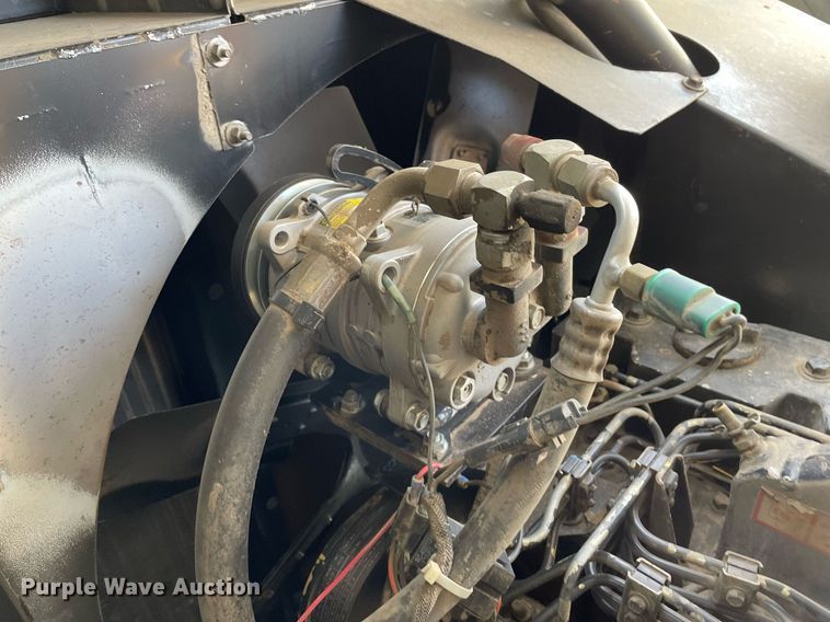 image for item MY9133 1995 Gleaner R-62  RWA combine