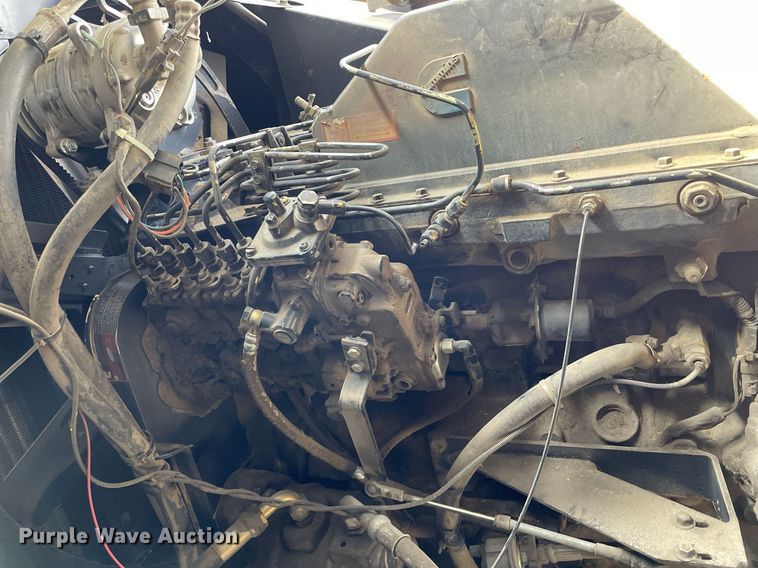 image for item MY9133 1995 Gleaner R-62  RWA combine