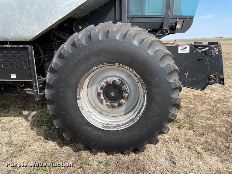 image for item MY9133 1995 Gleaner R-62  RWA combine