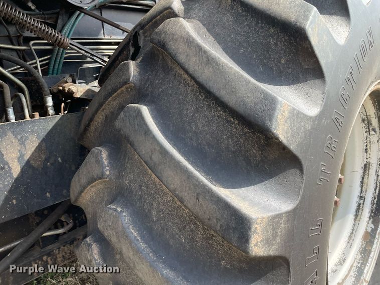 image for item MY9133 1995 Gleaner R-62  RWA combine