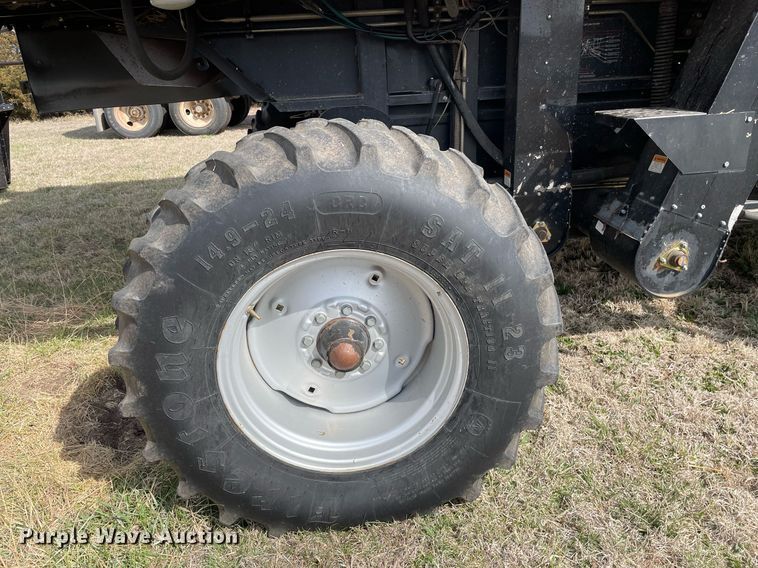 image for item MY9133 1995 Gleaner R-62  RWA combine