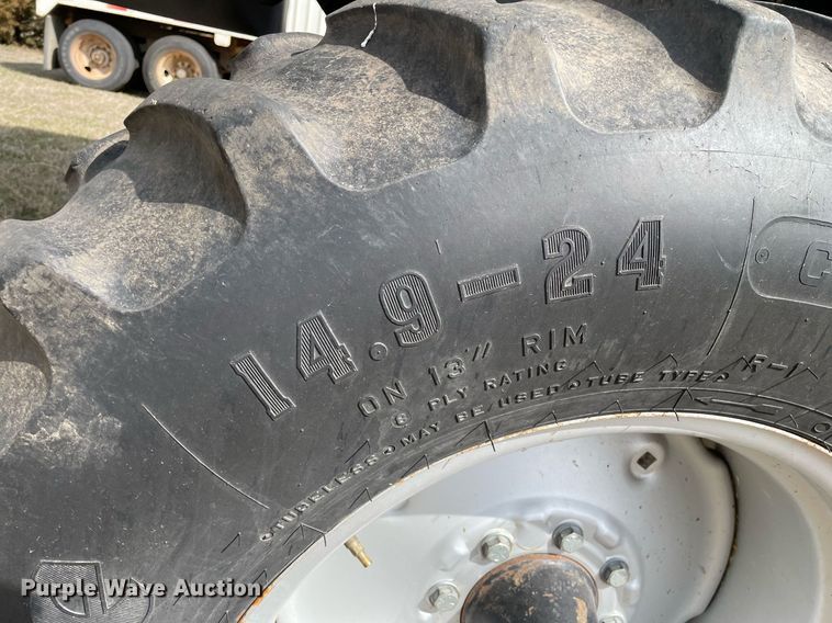 image for item MY9133 1995 Gleaner R-62  RWA combine