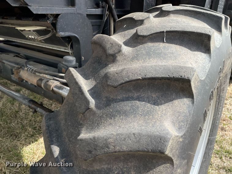 image for item MY9133 1995 Gleaner R-62  RWA combine