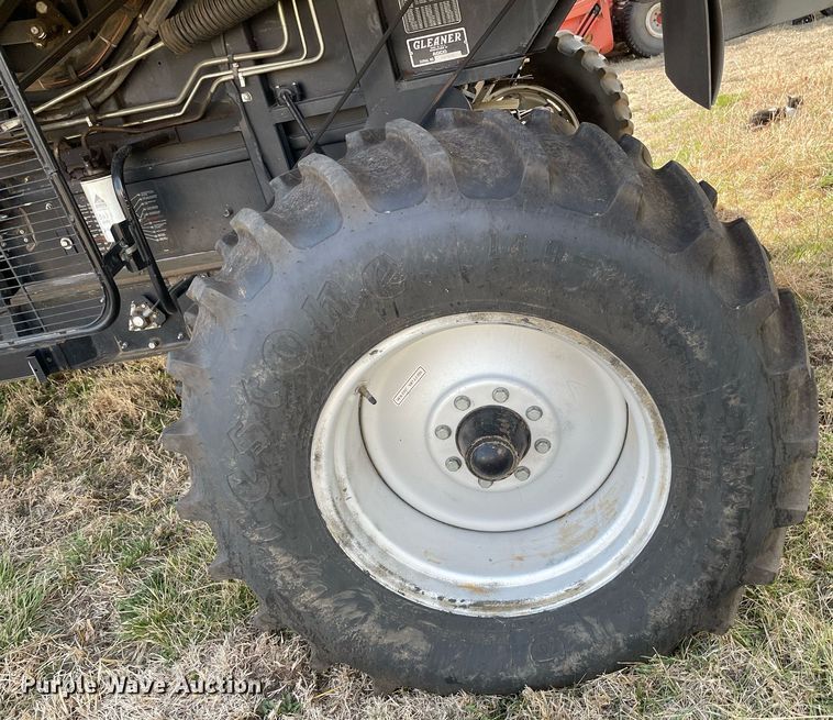 image for item MY9133 1995 Gleaner R-62  RWA combine