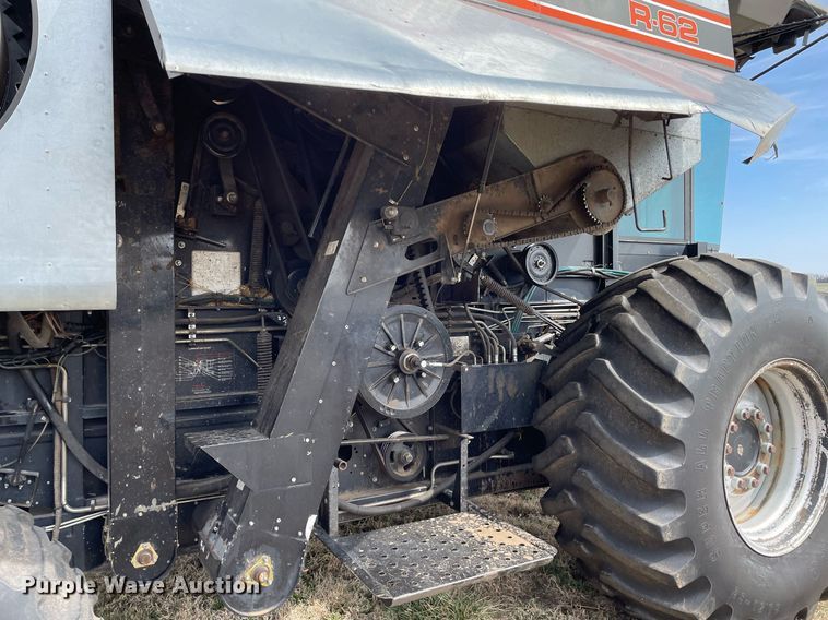image for item MY9133 1995 Gleaner R-62  RWA combine