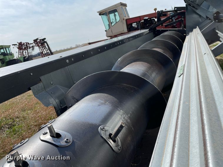 image for item MY9134 1996 AGCO 400  rigid head