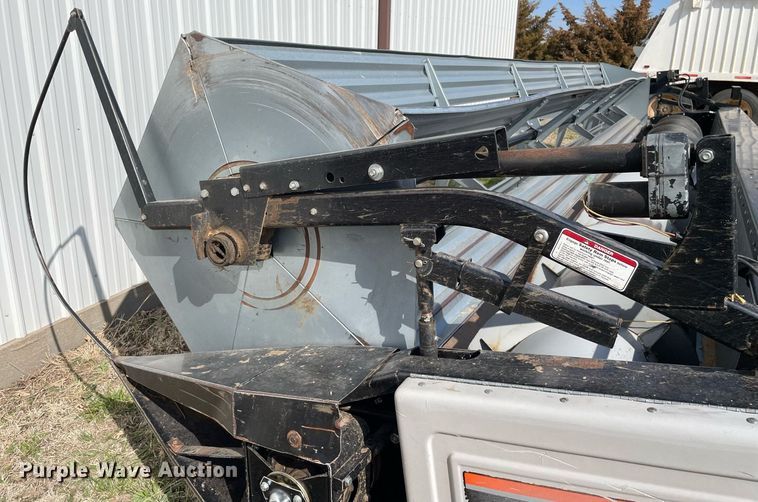 image for item MY9134 1996 AGCO 400  rigid head
