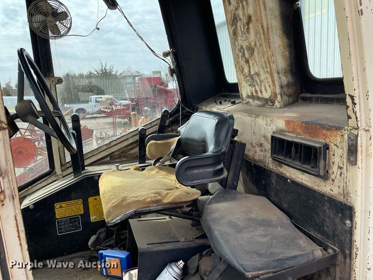 image for item MY9135 Hesston 6600  swather / windrower