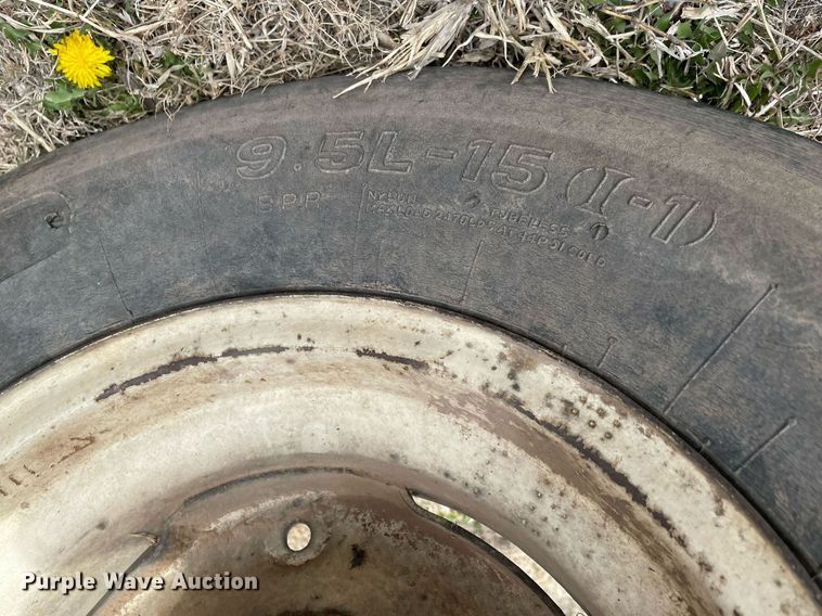 image for item MY9135 Hesston 6600  swather / windrower