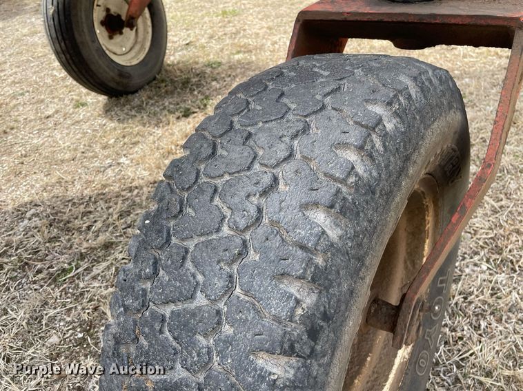 image for item MY9135 Hesston 6600  swather / windrower