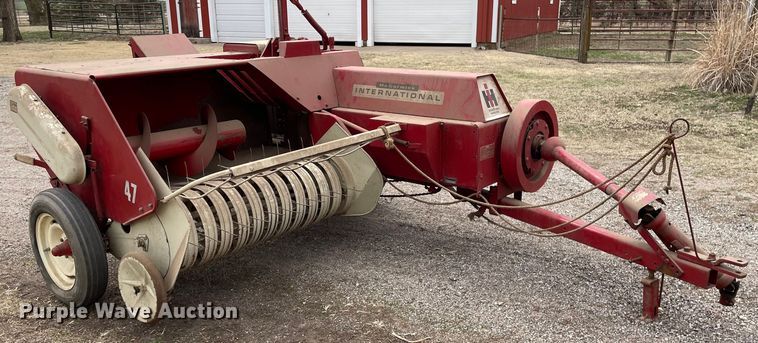 image for item MY9138 International Harvester 47  small square baler