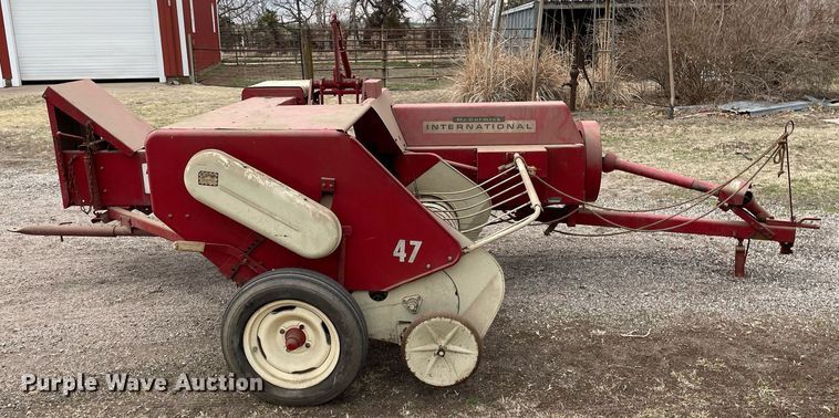 image for item MY9138 International Harvester 47  small square baler