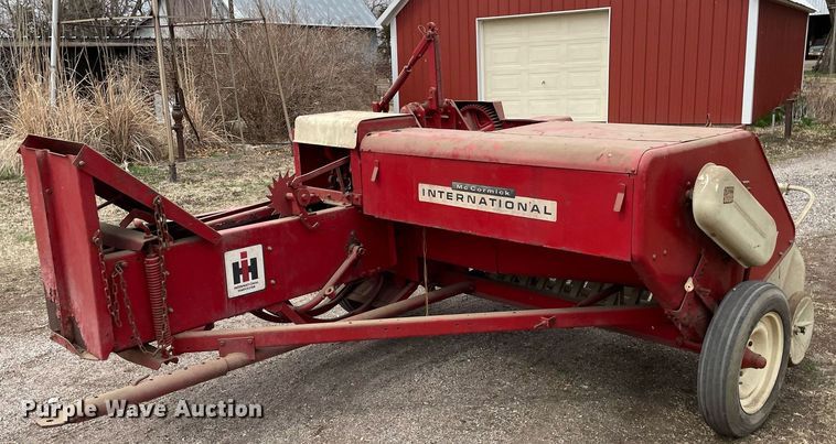 image for item MY9138 International Harvester 47  small square baler