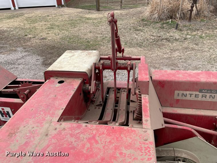 image for item MY9138 International Harvester 47  small square baler
