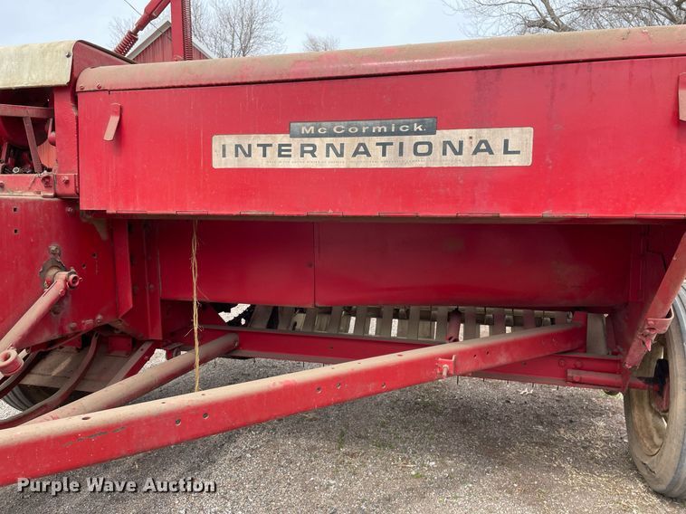 image for item MY9138 International Harvester 47  small square baler