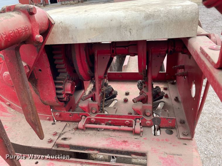 image for item MY9138 International Harvester 47  small square baler