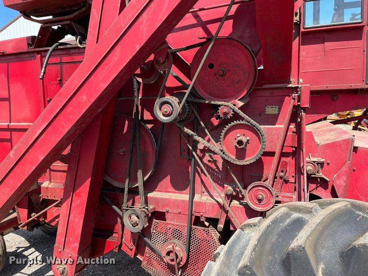 image for item MY9141 McCormick  combine