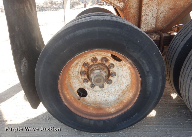 image for item DJ7006 1999 Lufkin  end dump trailer