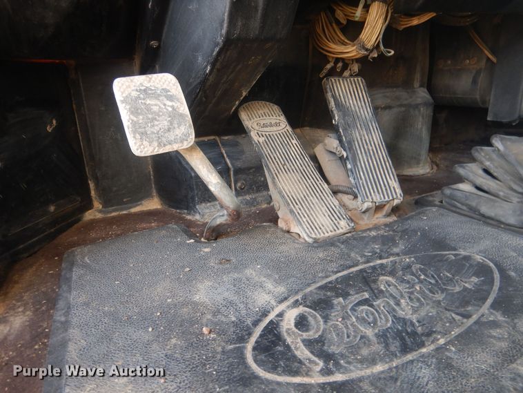 image for item DJ7007 1996 Peterbuilt 379  semi truck