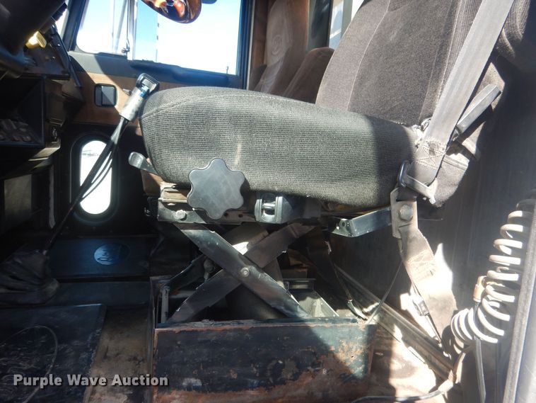 image for item DJ7007 1996 Peterbuilt 379  semi truck