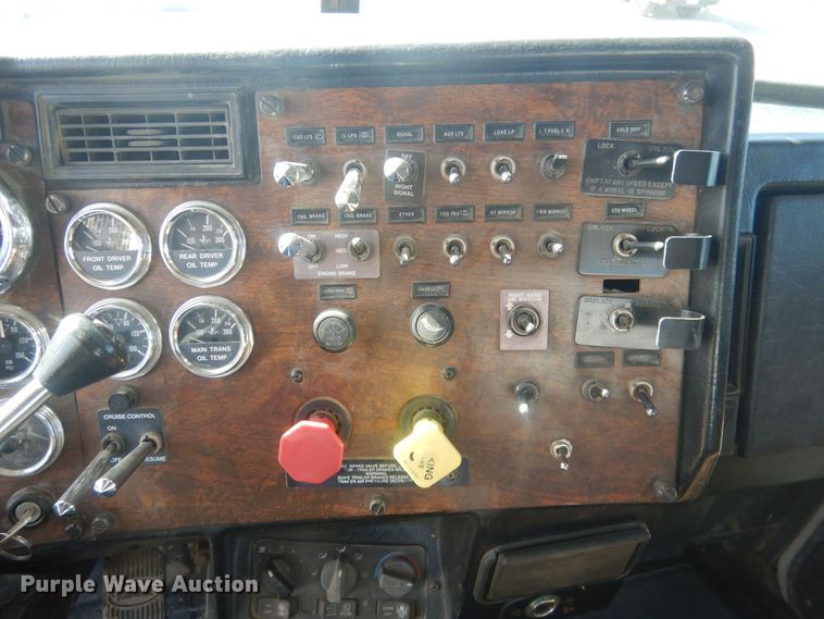 image for item DJ7007 1996 Peterbuilt 379  semi truck