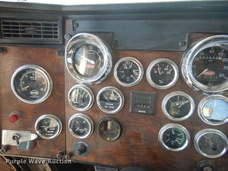 image for item DJ7007 1996 Peterbuilt 379  semi truck