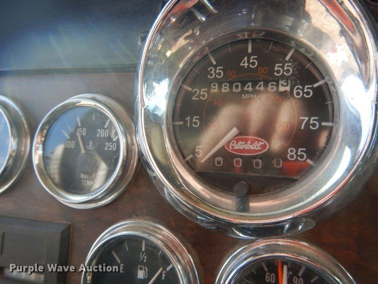 image for item DJ7007 1996 Peterbuilt 379  semi truck