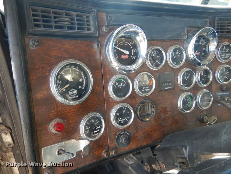 image for item DJ7007 1996 Peterbuilt 379  semi truck