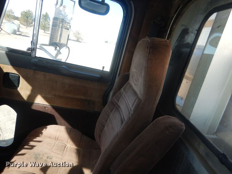 image for item DJ7007 1996 Peterbuilt 379  semi truck