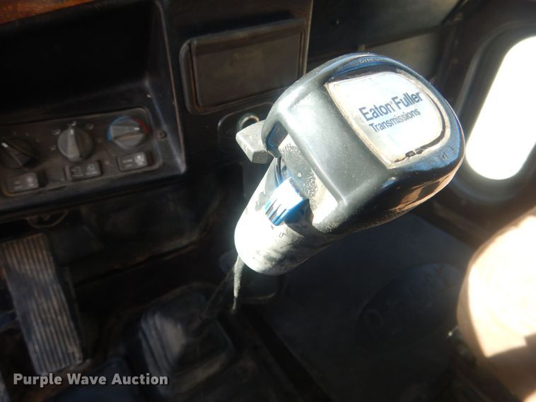 image for item DJ7007 1996 Peterbuilt 379  semi truck