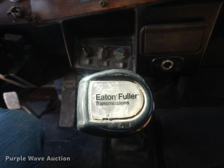 image for item DJ7007 1996 Peterbuilt 379  semi truck