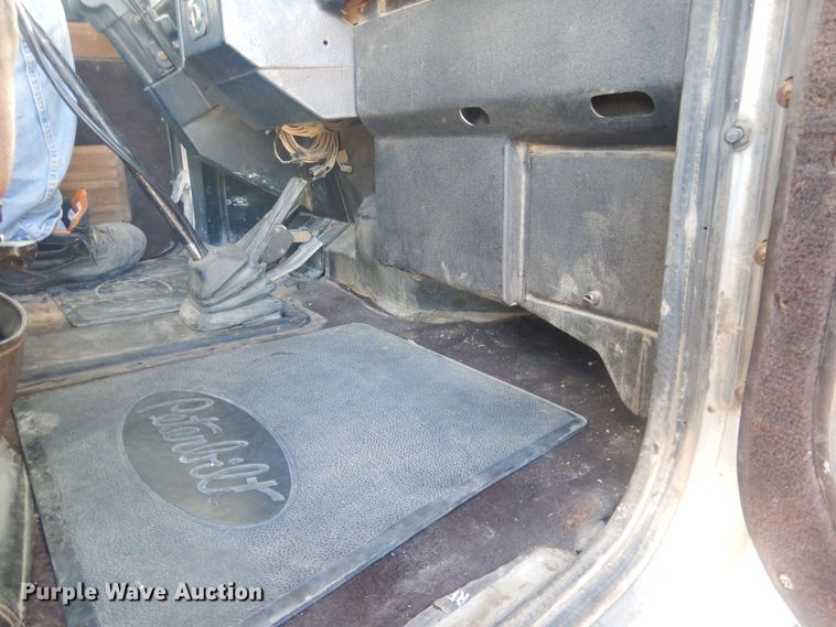 image for item DJ7007 1996 Peterbuilt 379  semi truck