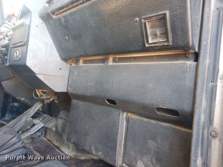 image for item DJ7007 1996 Peterbuilt 379  semi truck