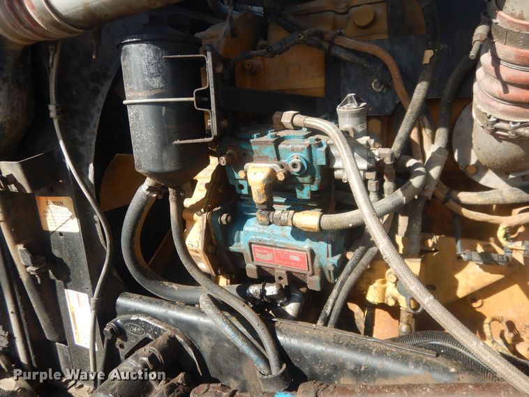 image for item DJ7007 1996 Peterbuilt 379  semi truck