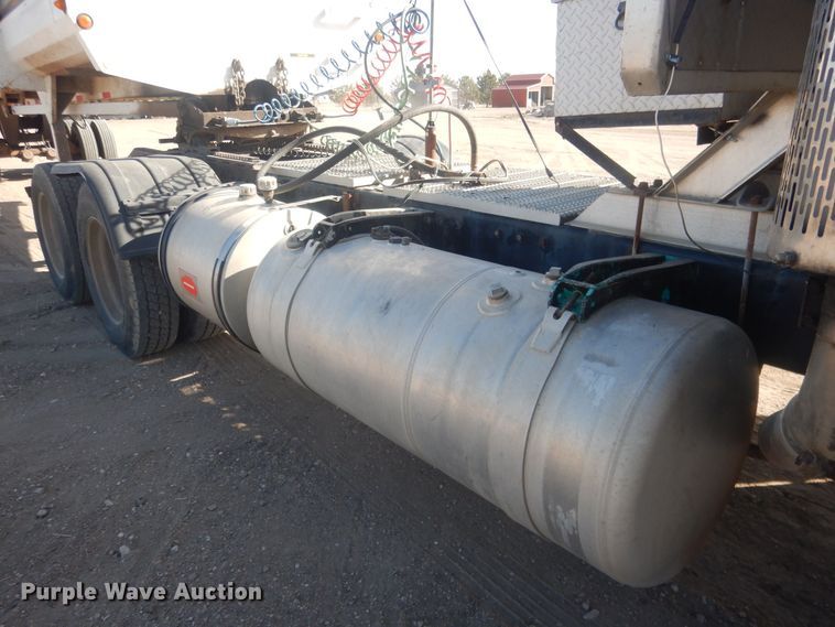 image for item DJ7007 1996 Peterbuilt 379  semi truck