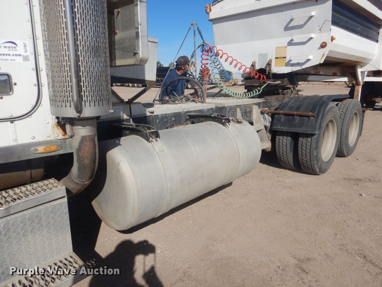 image for item DJ7007 1996 Peterbuilt 379  semi truck