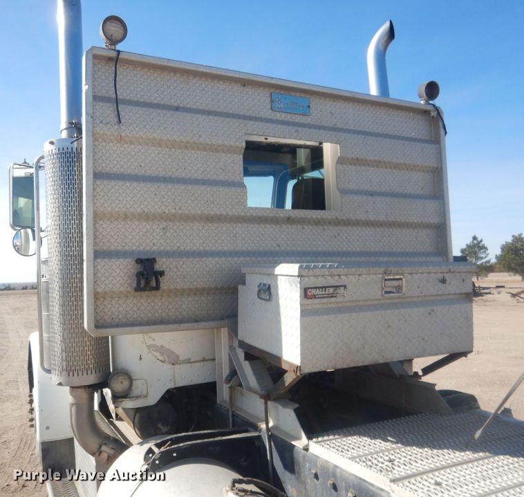 image for item DJ7007 1996 Peterbuilt 379  semi truck