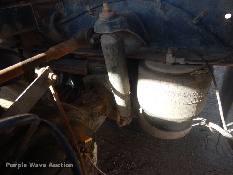 image for item DJ7007 1996 Peterbuilt 379  semi truck