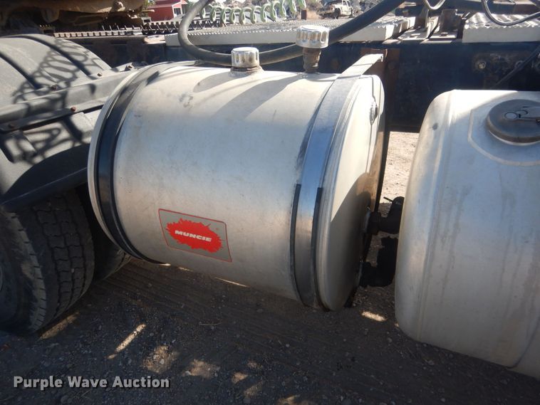 image for item DJ7007 1996 Peterbuilt 379  semi truck