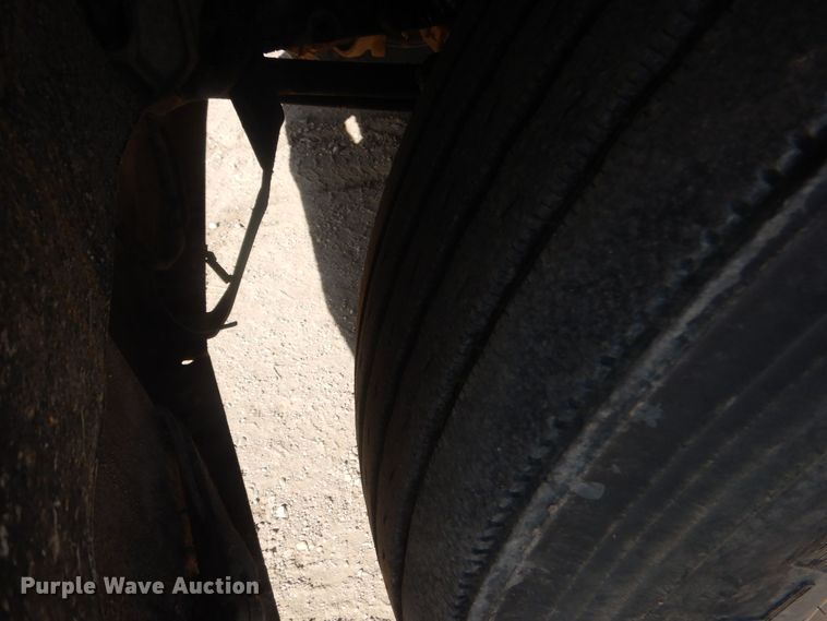 image for item DJ7007 1996 Peterbuilt 379  semi truck