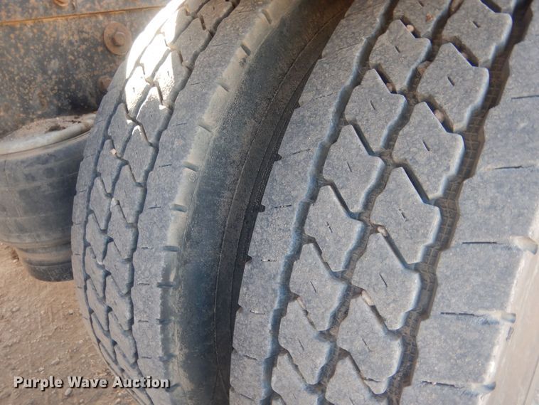 image for item DJ7007 1996 Peterbuilt 379  semi truck