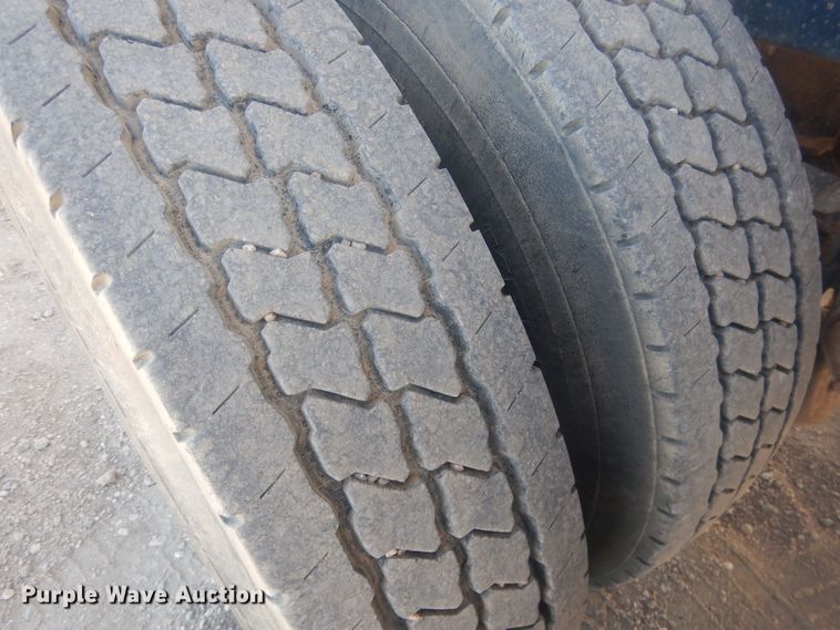 image for item DJ7007 1996 Peterbuilt 379  semi truck