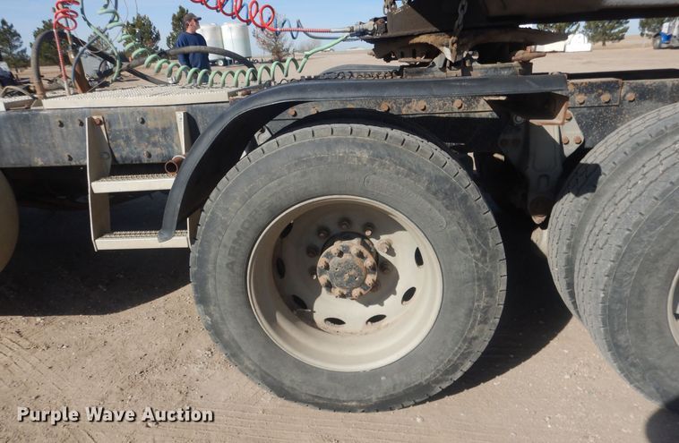 image for item DJ7007 1996 Peterbuilt 379  semi truck