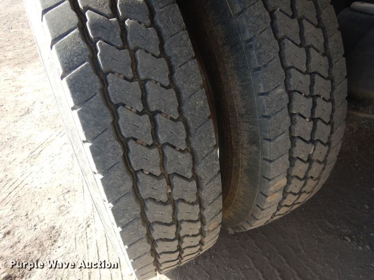 image for item DJ7007 1996 Peterbuilt 379  semi truck