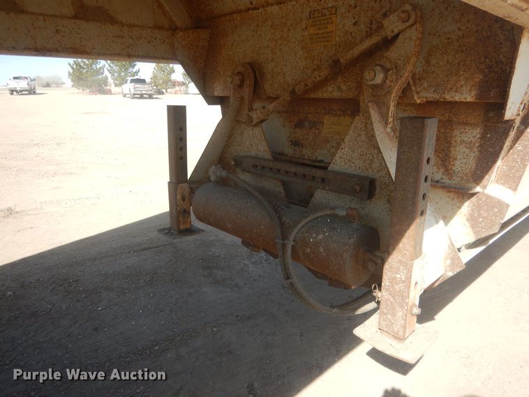 image for item DJ7008 2008 CTS BDT-40  bottom dump trailer