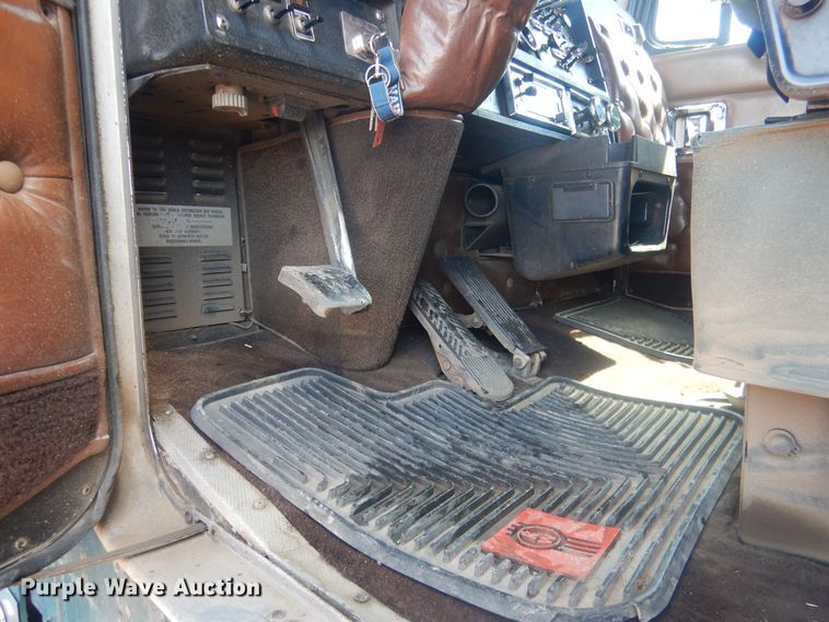 image for item DJ7011 1994 Kenworth W900L  semi truck